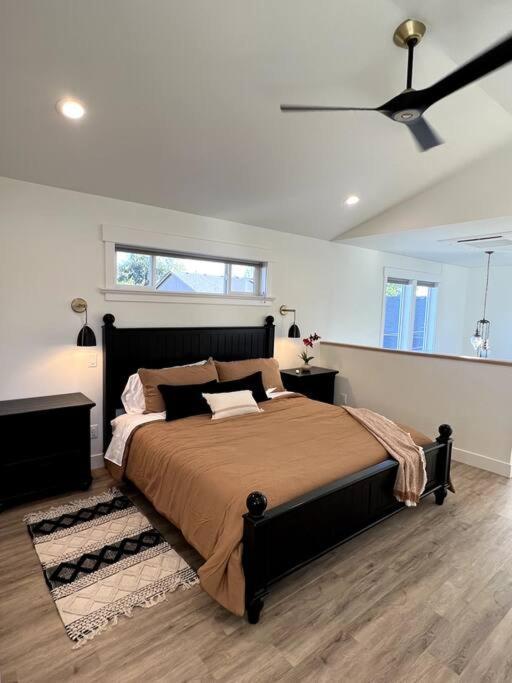 Brand New Custom Built Cottage In Downtown W/Pool! Salem Bagian luar foto